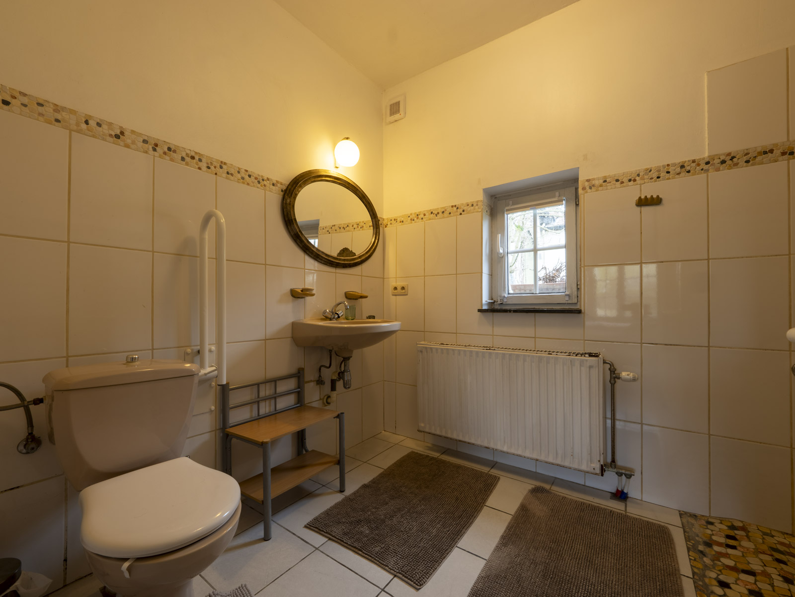 Salle de bain au rez-de-chaussée du gîte L'Étable